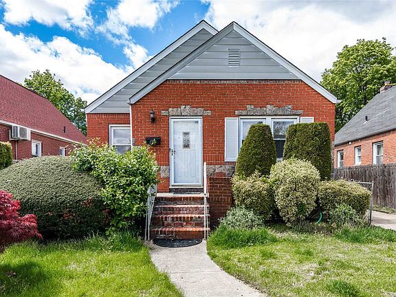 2nd image of 87 Locustwood Blvd
