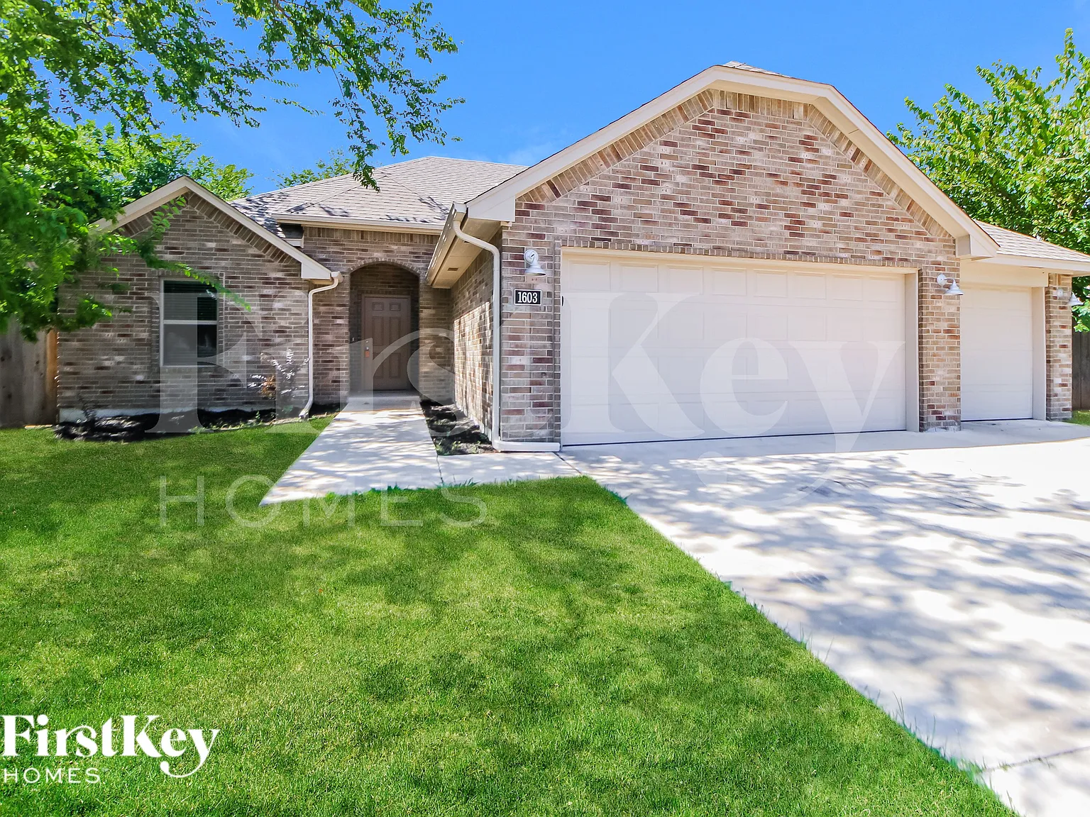 3 bed, 2.0 bath, 1655 sqft, $2,185 — Photo 2