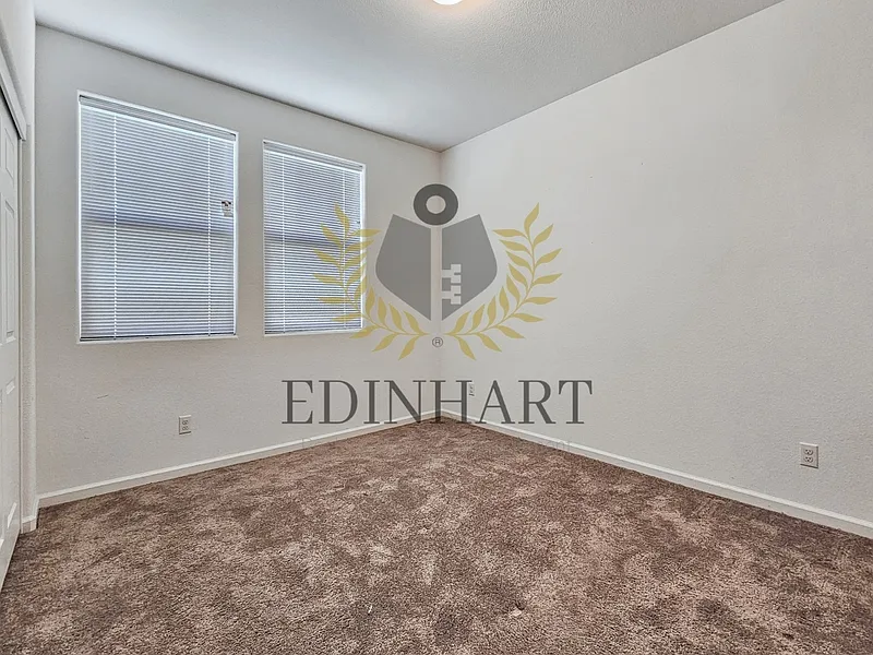 3 bed, 3.0 bath, 2033 sqft, $2,699 — Photo 4