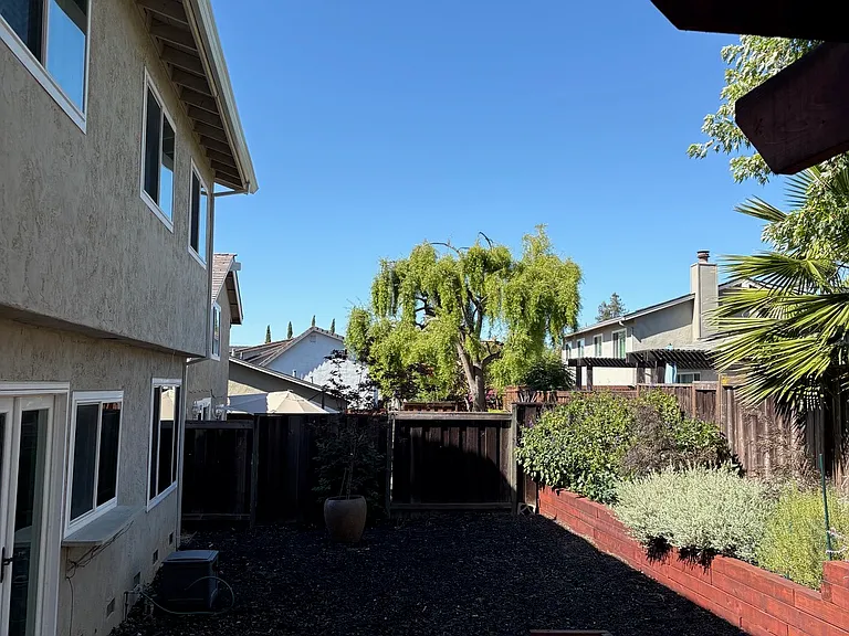 4413 Sugarland Ct — Photo 32