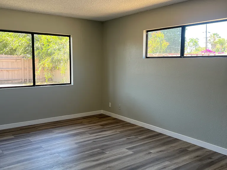 9210 Langdon Ave — Photo 29