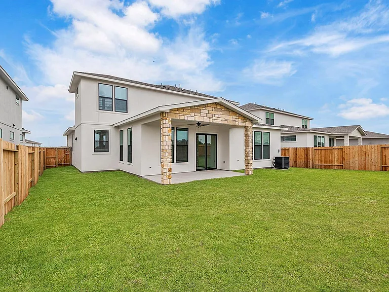 1824 Drover Ln — Photo 2