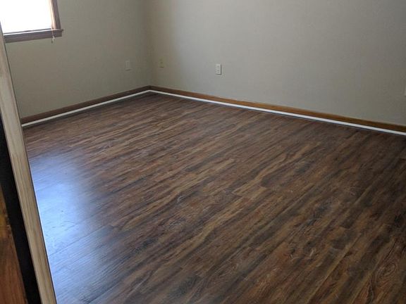 5th image of 1208 W Race Ave