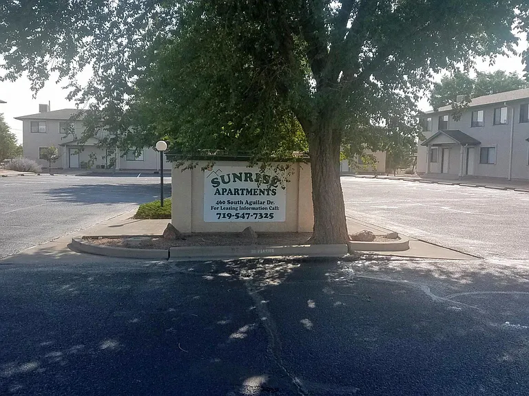 Sunrise Apartments — Photo 4
