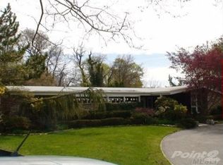 5 Mooring Dr, Bellport, NY 11713