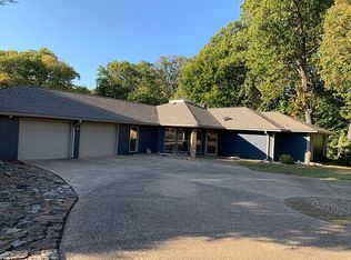 1401 E Walnut St, Rogers, AR 72756