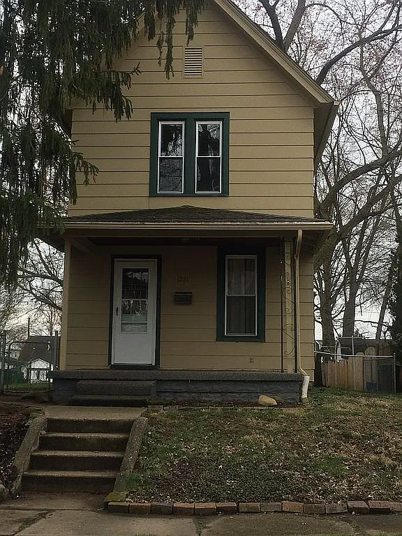 1221 Borden Ave SW photo 1