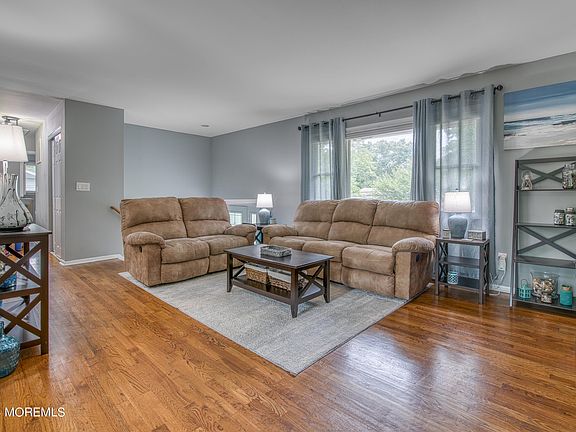 3rd image of 1592 Deer Hollow Drive