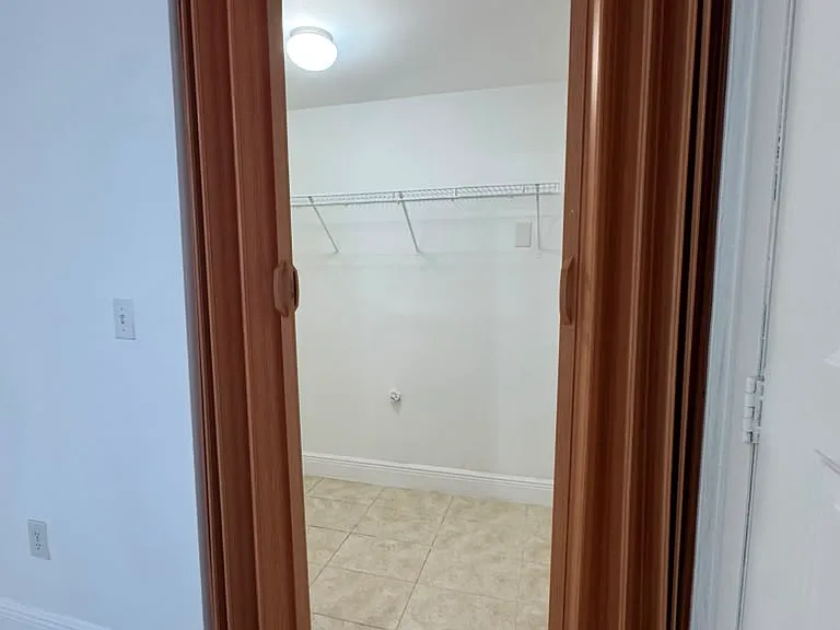 1130 W 37th St #1 — Photo 15