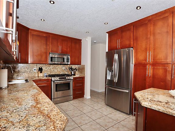 5th image of 21221 NE 25th Ct