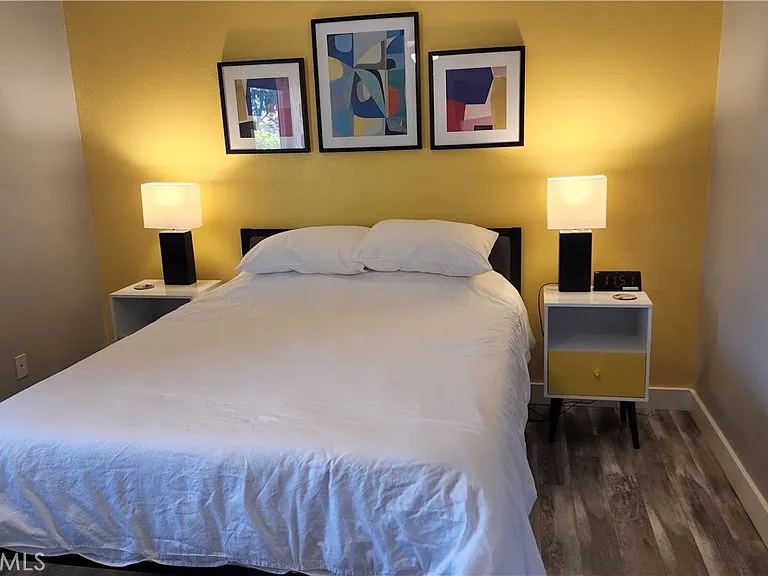 2098 N San Clemente Rd — Photo 10