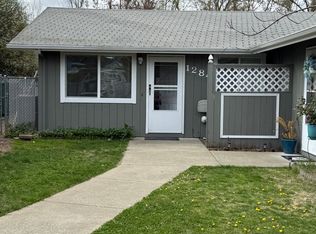 1282-1284 Carmel Cir, Medford, OR 97504