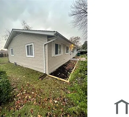 3 bed, 988 sqft, $1,550 — Photo 2