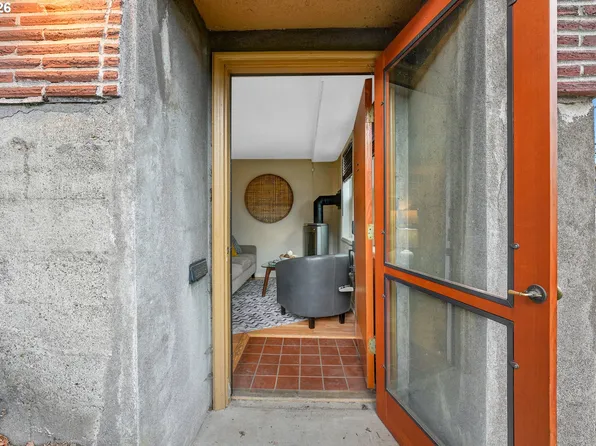 2025 SE Caruthers St APT 24, Portland, OR 97214