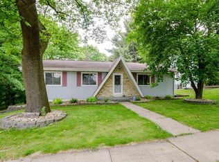 1633 Chestnut Ln NE, Cedar Rapids, IA 52402