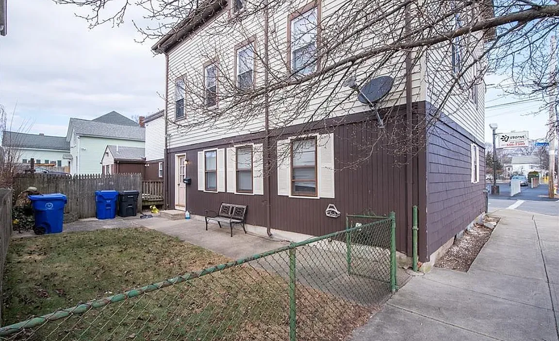 Building Photo - 449 Bullocks Point Ave #1