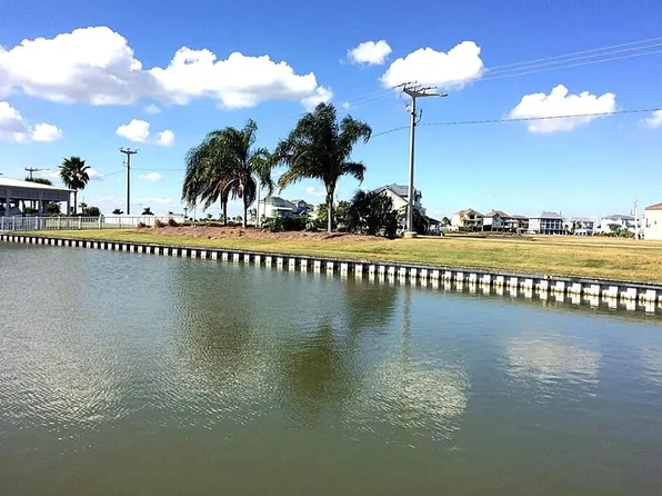 18 Half Moon, Hitchcock, TX 77563