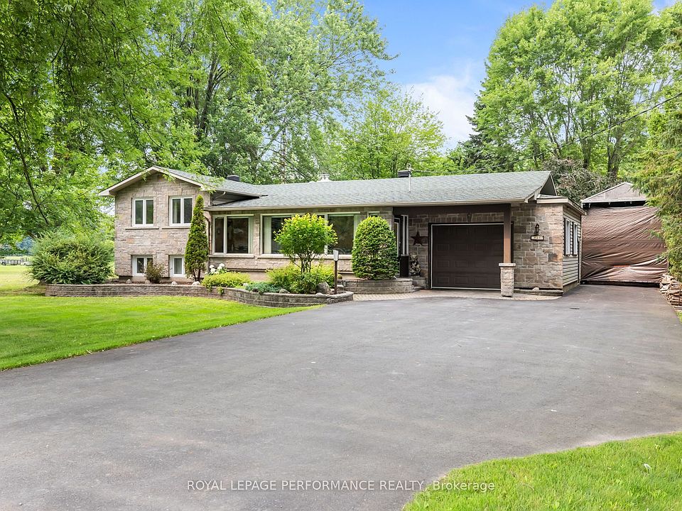1st image of 828 Principale St