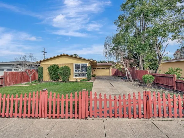 2319 S Norfolk St — Photo 1