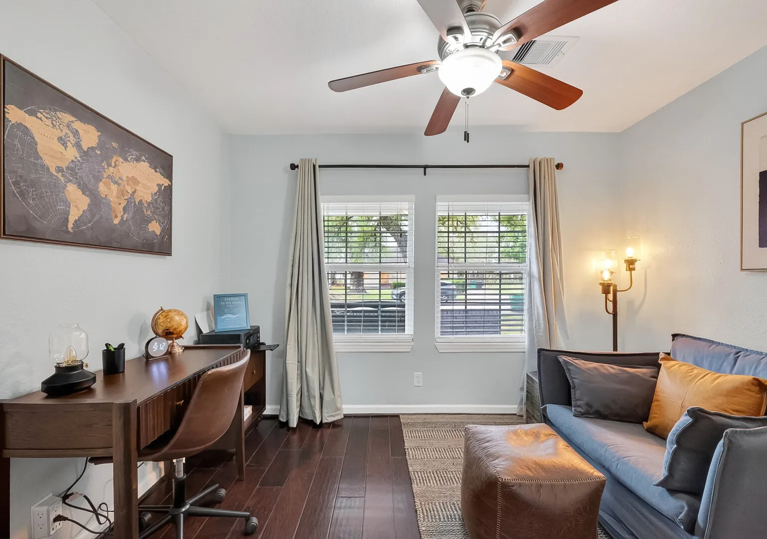 Houston Home Near NRG Sleeps 6 — Photo 2