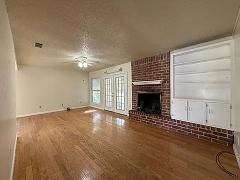 3 bed, 2.0 bath, 1400 sqft, $1,775 — Photo 2