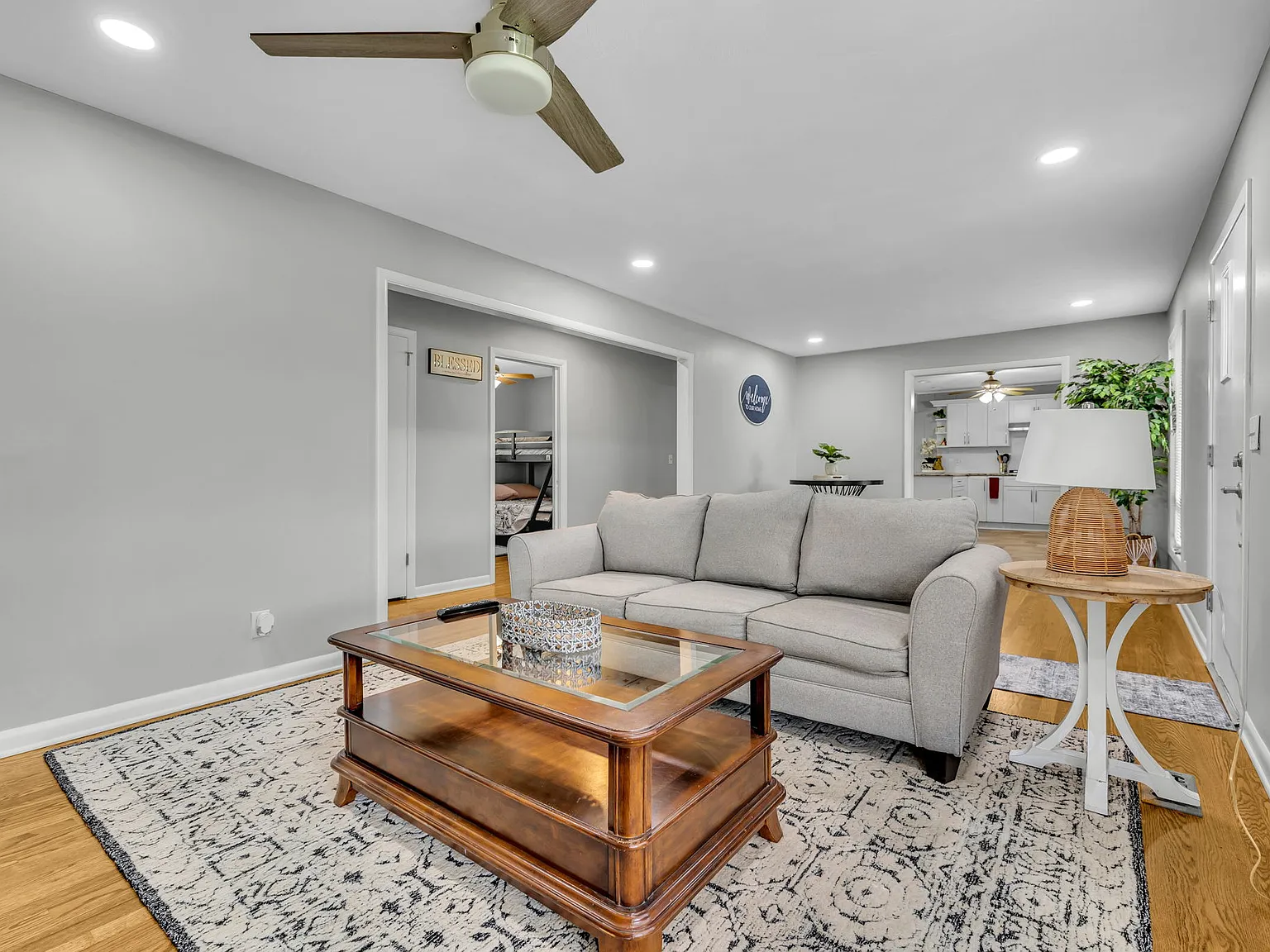 4 bed, 2300 sqft, $6,500 — Photo 4
