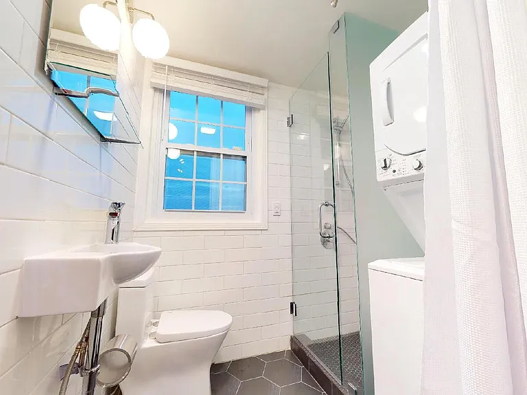 40 Loyola Ter — Photo 22