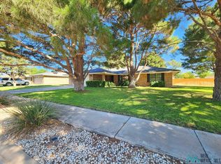 919 Agate Rd, Roswell, NM 88201
