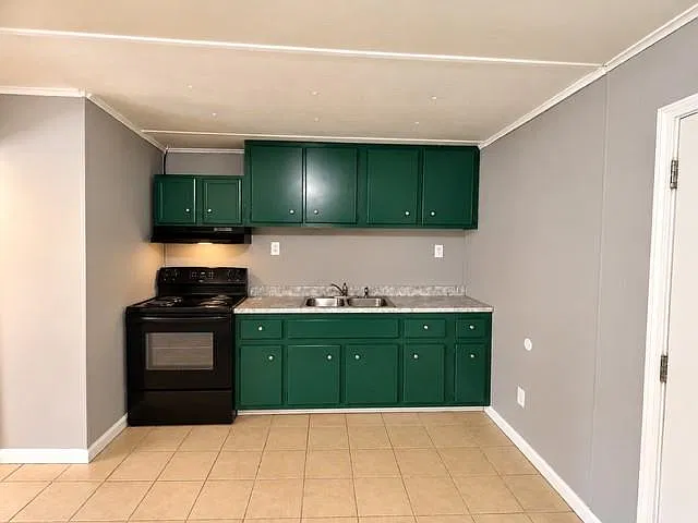 4 bed, 1.5 bath, 1300 sqft, $1,300 — Photo 3