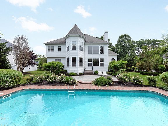 2nd image of 11 Magnolia Ln