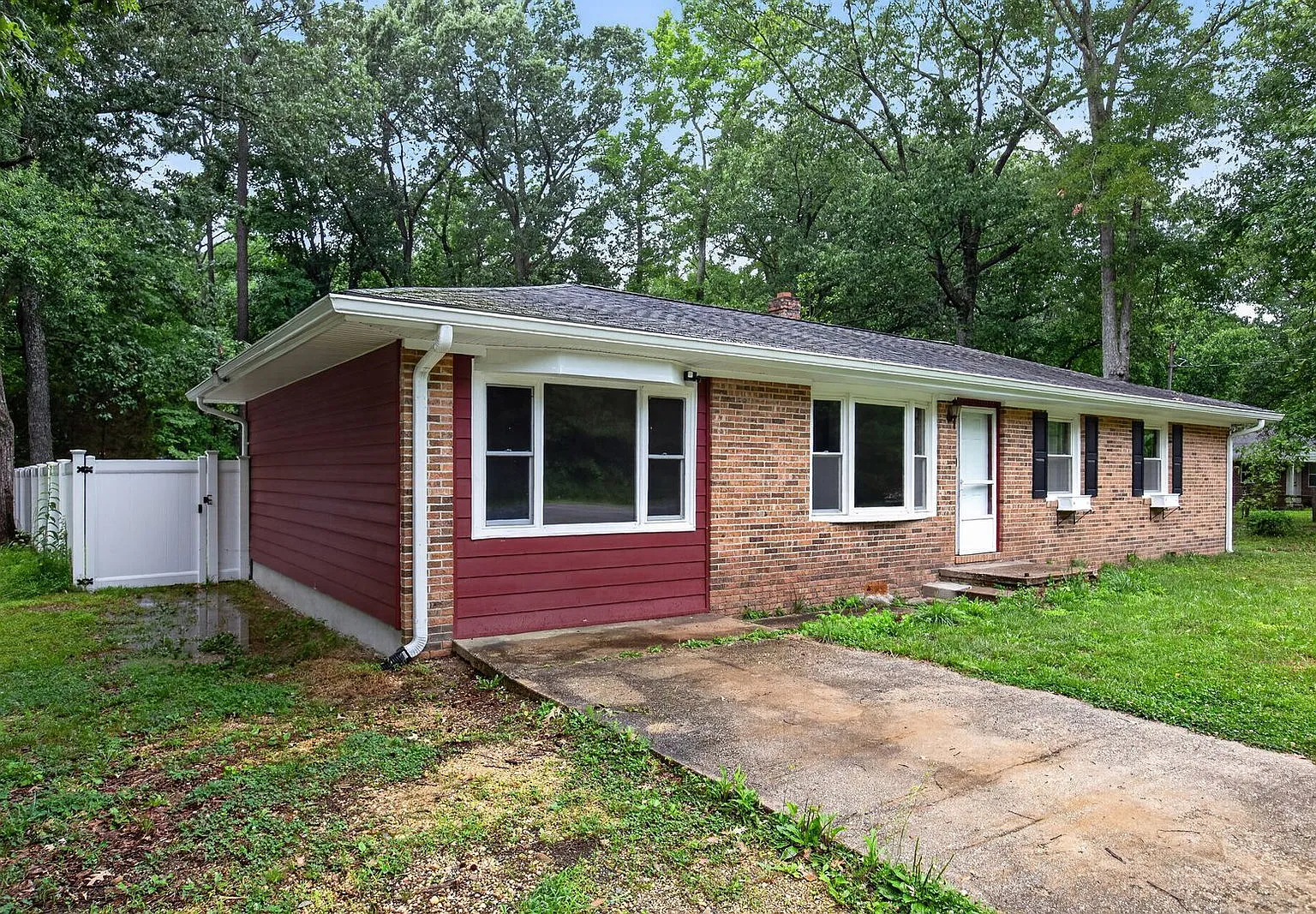 3 bed, 2.0 bath, 1296 sqft, $2,450 — Photo 2