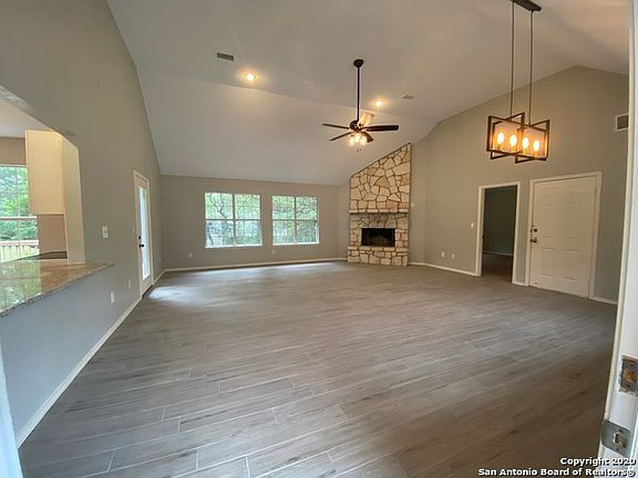 3rd image of 202 Dove Ct E
