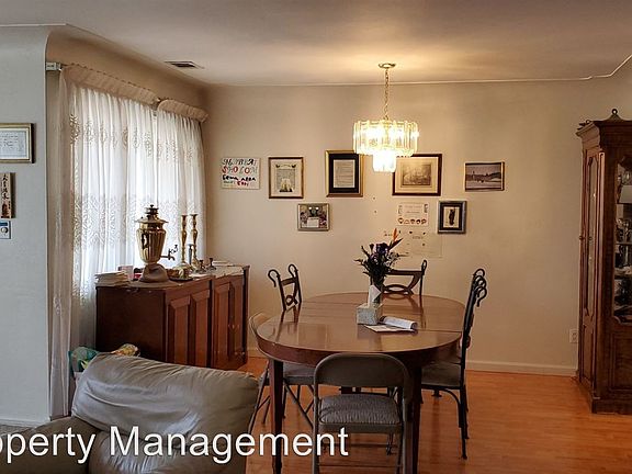 3rd image of 4735 Rose Pl