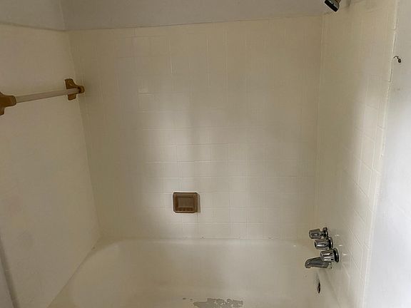 4th image of 340 41st St W