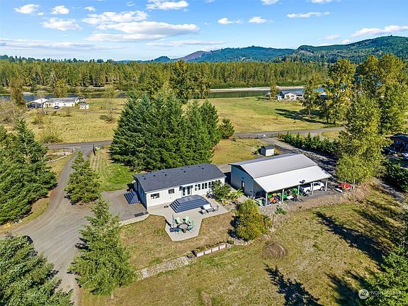2nd image of 207 Horseshoe Bend Est