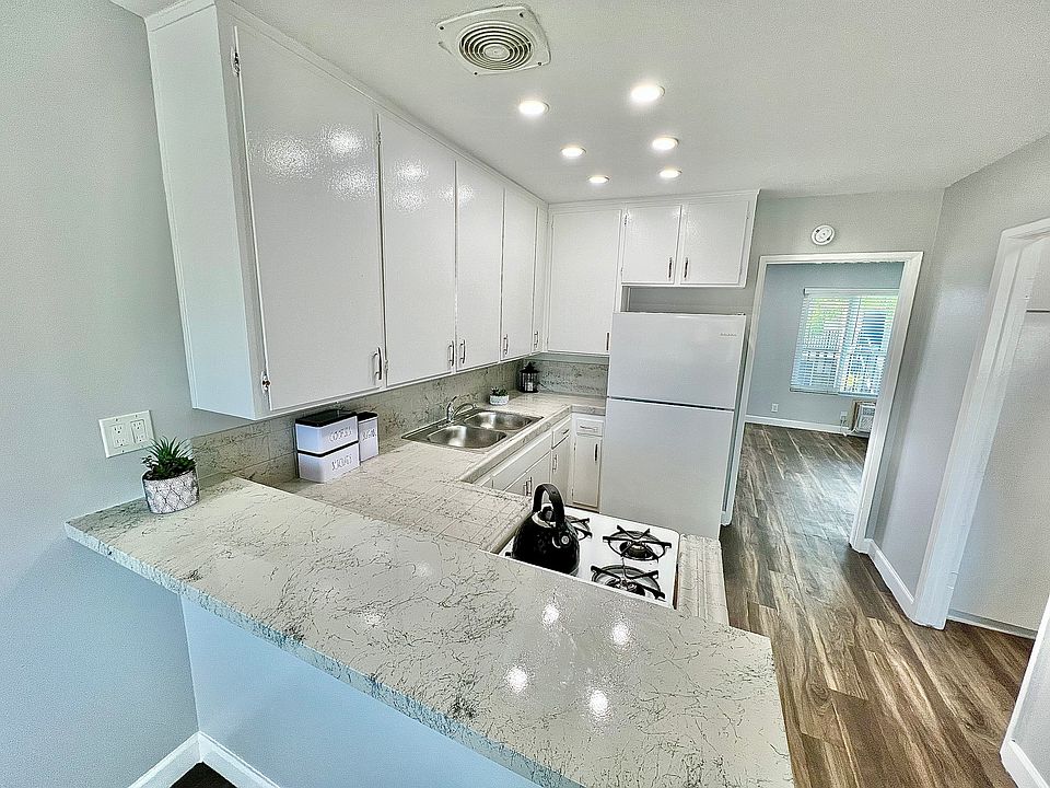 1 BEDROOM -PARTIALLY RENOVATED UNIT 31 (with garage)