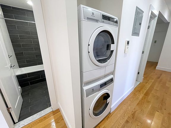 4th image of 301 W 121st St #C5