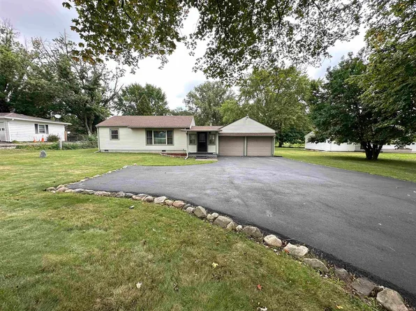 704 Hawthorne Ln, Logansport, IN 46947