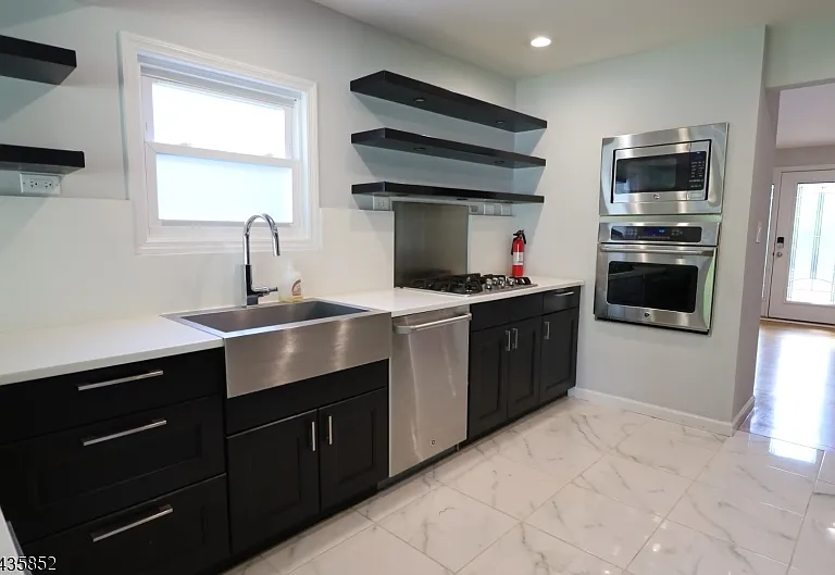 15 Nestro Rd — Photo 4