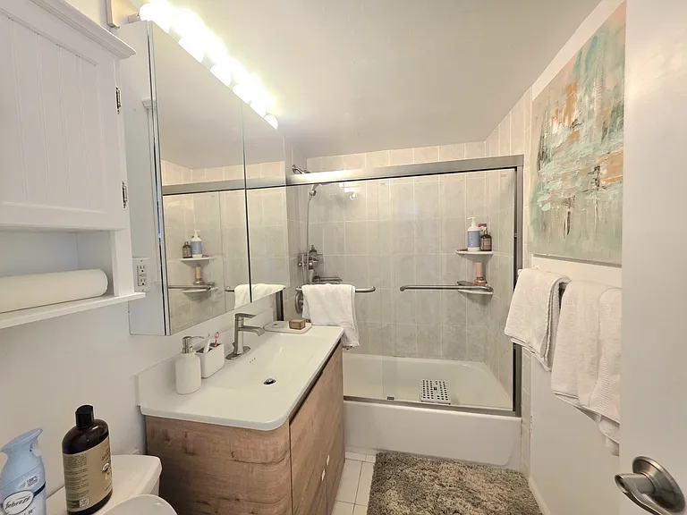 9060 Palisade Ave — Photo 7