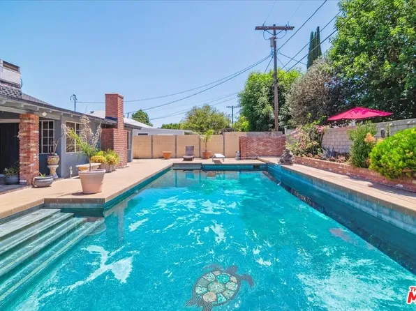 7421 Hatillo Ave, Winnetka, CA 91306