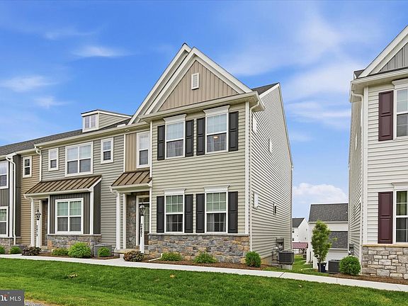 3rd image of 2481 Artesian Way