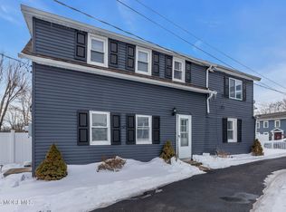 12 Main St #B, Englishtown, NJ 07726
