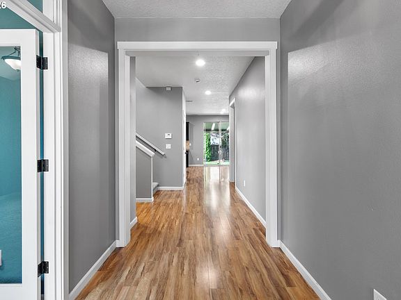 4th image of 203 N 40th Ave