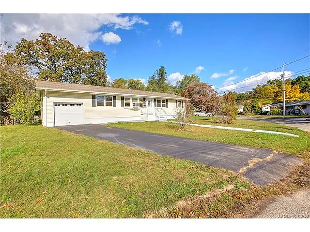 27 Parkway Blvd photo 1