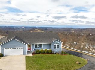 2 Zackquill Ct, Morgantown, WV 26508