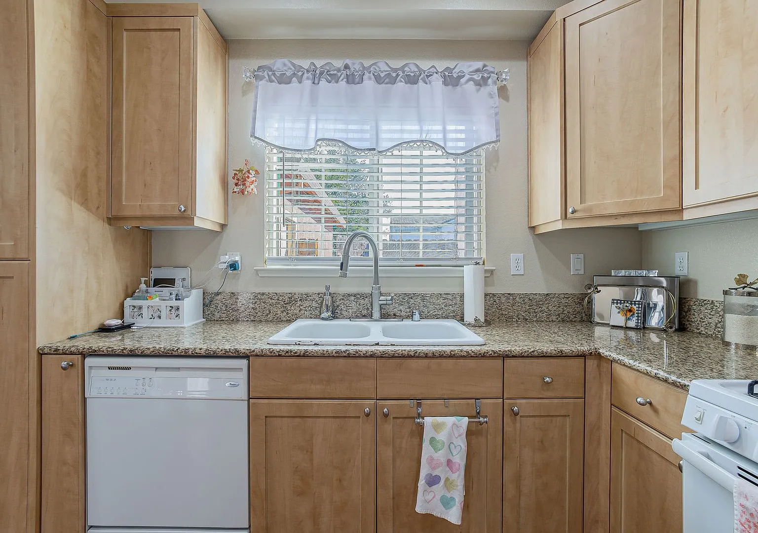 Spacious 3-Bedroom Townhouses in a Gated Community located in Rancho Cordova, CA — Photo 1