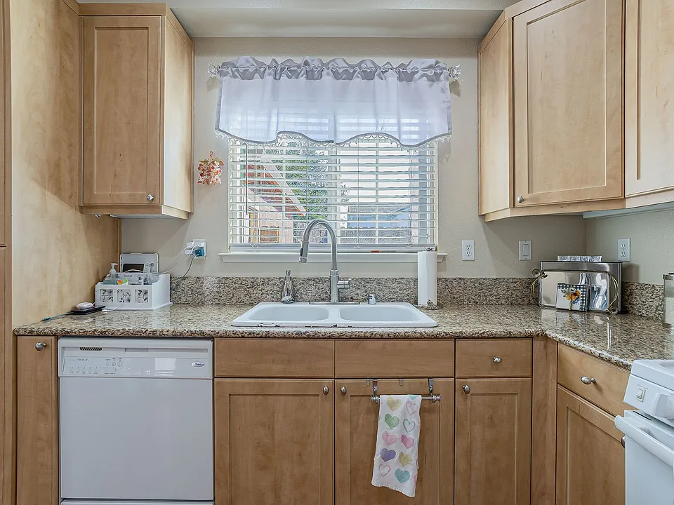 Spacious 3-Bedroom Townhouses in a Gated Community located in Rancho Cordova, CA