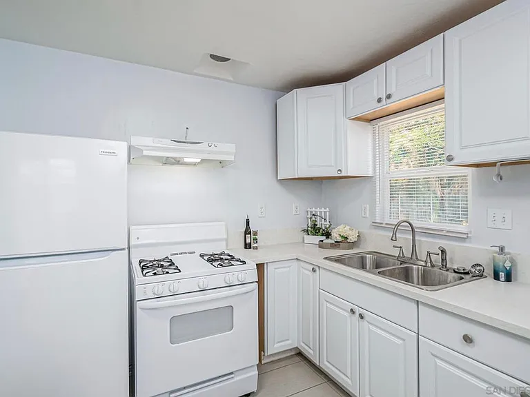 639 Delaware St — Photo 4