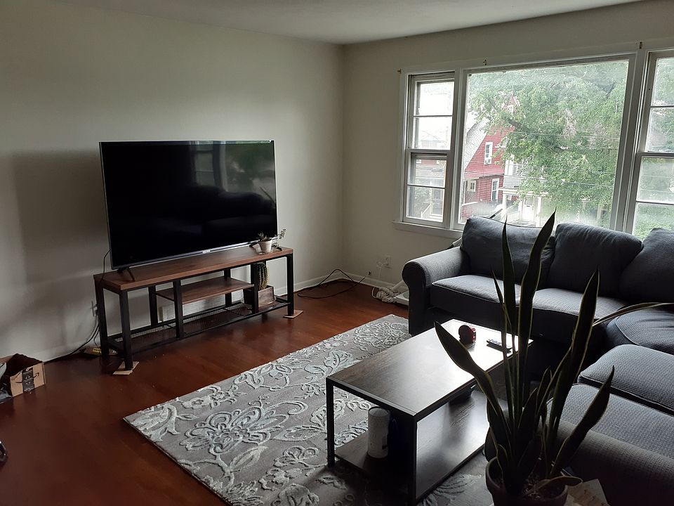 1st image of 311 Fellows Ave